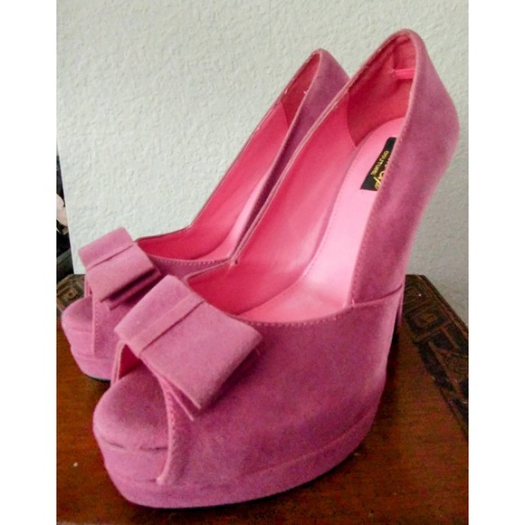 Retro Pin Up style Pink Suede Heels with Bow - Picture 1 of 6